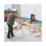 ⁦ميزان ليزر ديوالت بعدسه مكبره تصل الي 26 مره في مساحه 300 قدم  DEWALT DW096PK⁩ - الصورة ⁦3⁩