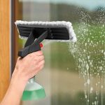 ⁦مكنسه بوش اللاسلكية لتنظيف الزجاج ونوافذ السيارات مع شفاط شحن صيني BOSCH - Glass Vac Plus Solo⁩ - الصورة ⁦3⁩