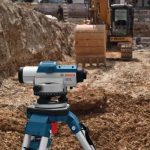 ⁦ميزان قامه بوش 60 متر مع حامل ثلاثي مع مسطرة 5 متر صيني BOSCH - GOL 20 D OPTICAL LEVEL⁩ - الصورة ⁦3⁩